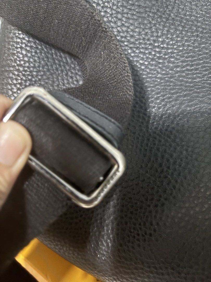 Burberry sling for men (Category: Luxury Bags & Wallets) located in Mabalacat. Submitted by charmsbyme (Listing ID 1445076871, Image 3). Description: .
