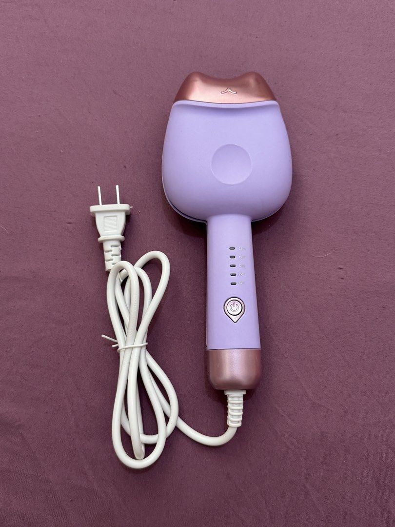 Cat's Paw Eggroll Stick Hair Waver (Category: Hair) located in Cavite. Submitted by mjpv22 (Listing ID 1445085536, Image 3). Description: - Bought for P250 - Used 1x (tried only) - No issues at all .
