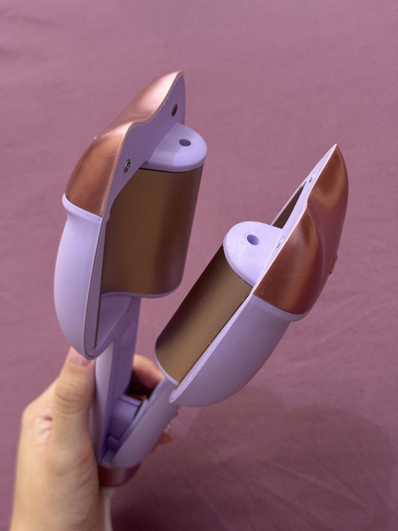 Cat's Paw Eggroll Stick Hair Waver (Category: Hair) located in Cavite. Submitted by mjpv22 (Listing ID 1445085536, Image 2). Description: - Bought for P250 - Used 1x (tried only) - No issues at all .