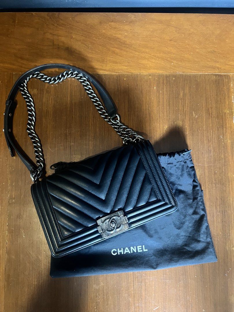 Chanel Boy Bag Chevron Black Lambskin (Category: Luxury Bags & Wallets) located in Quezon City. Submitted by monmarcha30 (Listing ID 1445231045, Image 2). Description: - Authentic Chanel Boy Bag - Color: Black - Material: Lambskin leather - Quilt: Chevron - Hardware: Silver - Includes: Dust bag, box, authenticity card, care booklet - Style: Perfect for day or night wear.