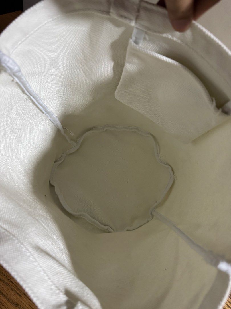 Chanel bucket bag (Category: Tote Bags) located in Cainta. Submitted by simoun19 (Listing ID 1445042821, Image 2). Description: Good condition CHANEL BEAUTE Novelty Tote Bag Bucket Shape N°1 DE Camelia WHITE.