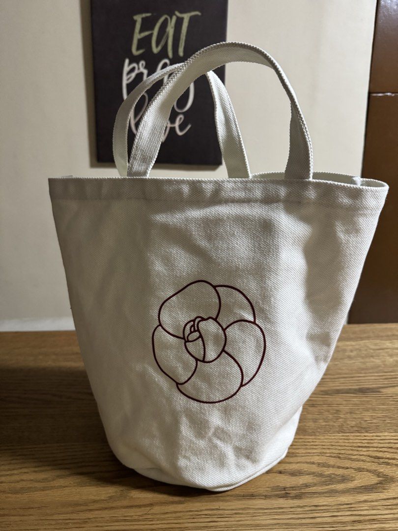 Chanel bucket bag (Category: Tote Bags) located in Cainta. Submitted by simoun19 (Listing ID 1445042821, Image 3). Description: Good condition CHANEL BEAUTE Novelty Tote Bag Bucket Shape N°1 DE Camelia WHITE.