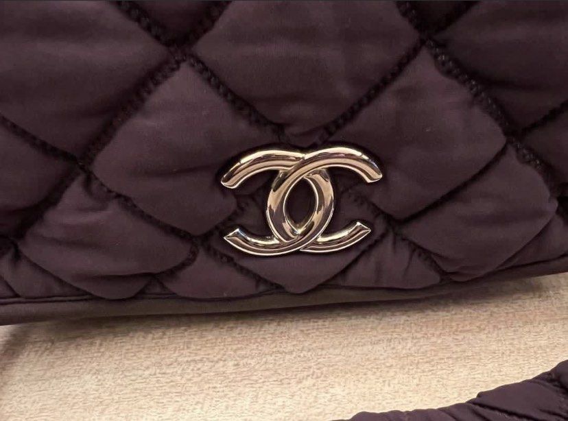 Chanel Purple Bag (Category: Luxury Bags & Wallets) located in Manila. Submitted by dashlux (Listing ID 1445200837, Image 2). Description: .