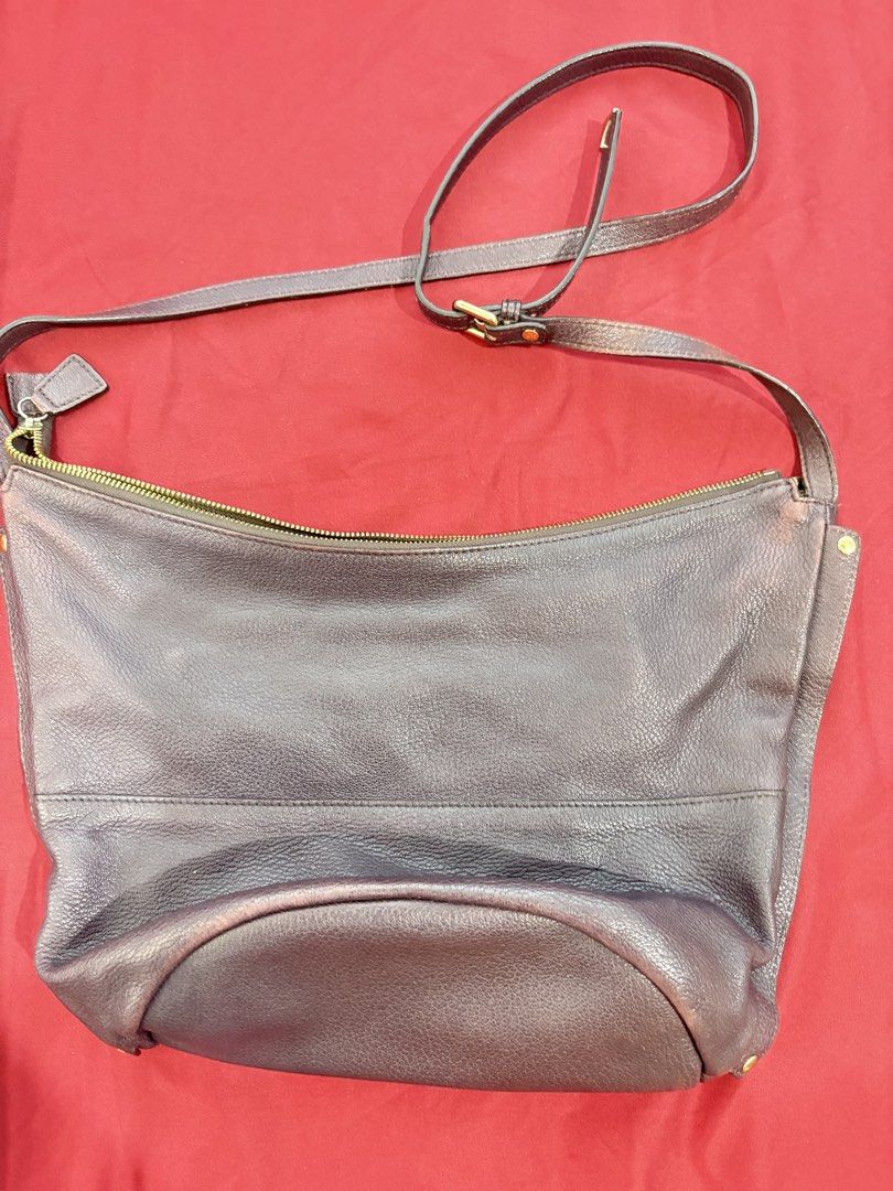 Chat Chat Dark Purple Leather Shoulder Bag (Category: Shoulder Bags) located in Los Banos. Submitted by tripleceedoubletwo (Listing ID 1445080929, Image 2). Description: - Dark purple leather shoulder bag - Zipper closure - Adjustable strap - Great for everyday use - Dimensions: 14 x 7 x 9.5 inches - MOP: Gcash / BPI.