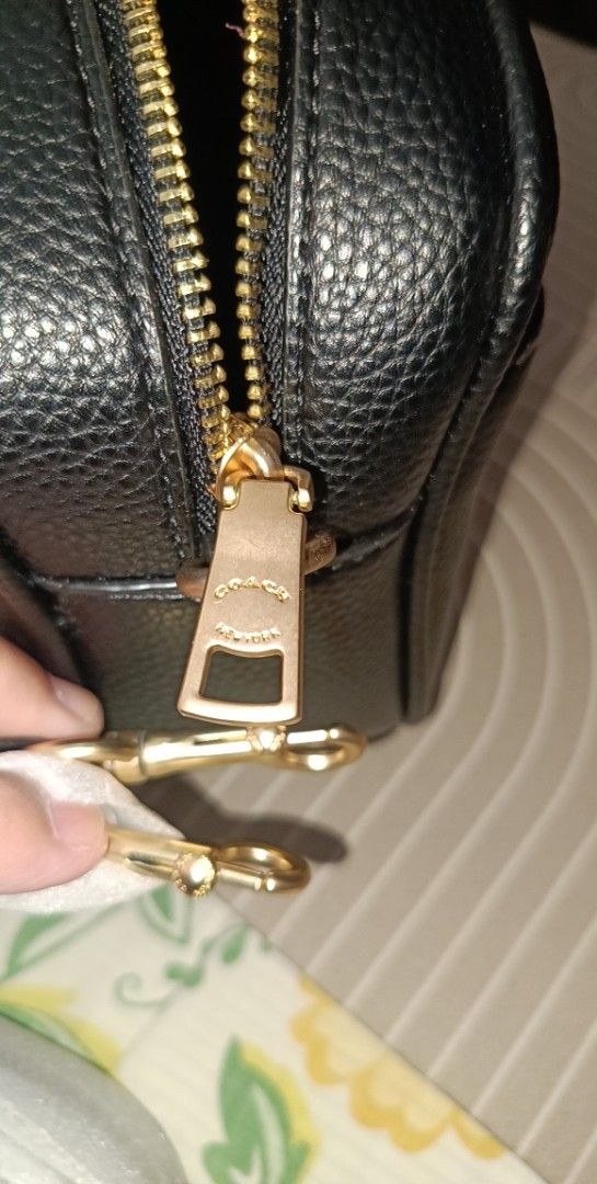 Coach Black Camera Bag (Category: Camera Bags & Carriers) located in Famy. Submitted by ljcastejon (Listing ID 1445046772, Image 3). Description: .