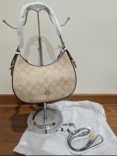 (Category: ) located in . Submitted by jvintagebags (Listing ID 1445136210, Image 1). Description: .