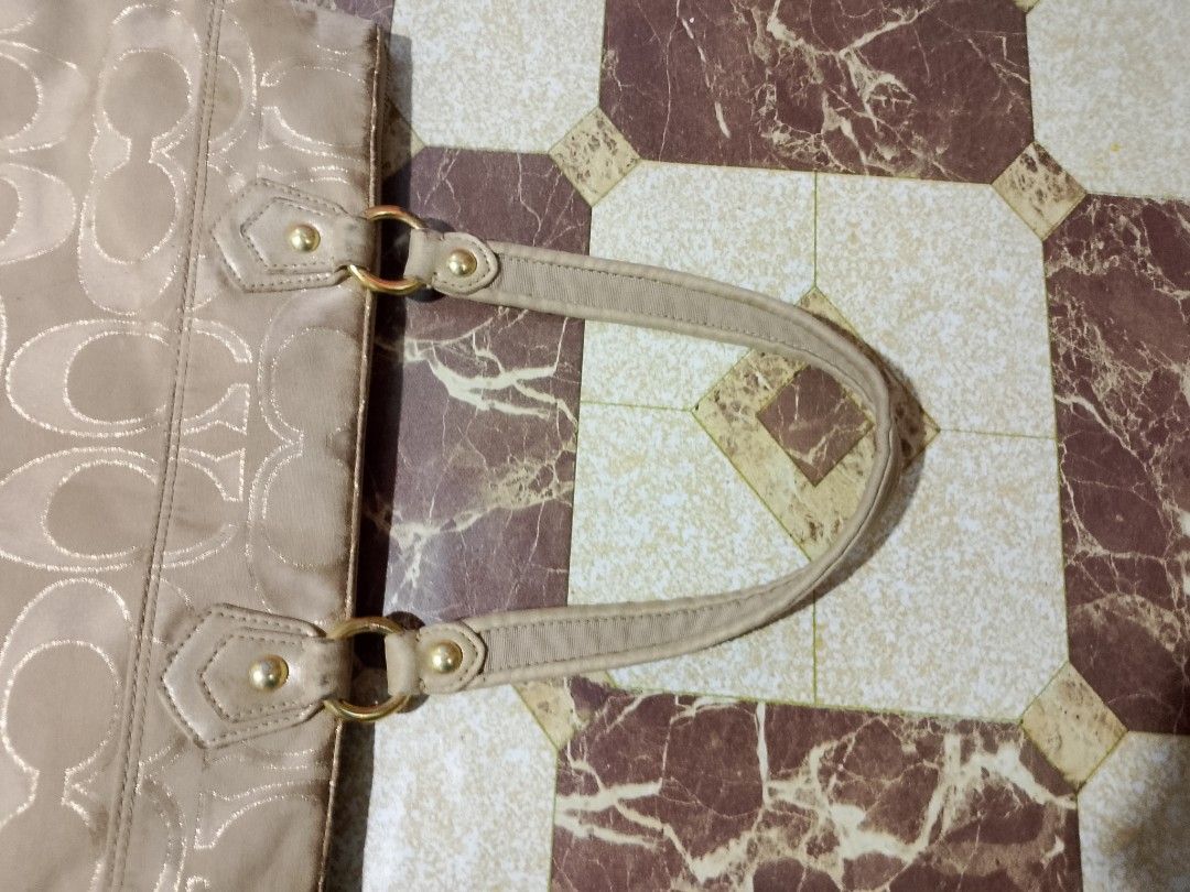 Coach Monogram Tote Bag Beige (Category: Everything Else Others) located in Manila. Submitted by caaths_collection (Listing ID 1445059066, Image 2). Description: - Coach monogram tote bag - Color: Beige - Classic all-over 'C' pattern - Zipper closure - Two shoulder straps - Interior lining: Light blue - Made in China - Ideal for everyday use - zipper ykk - pls see the picture para sa issue po.