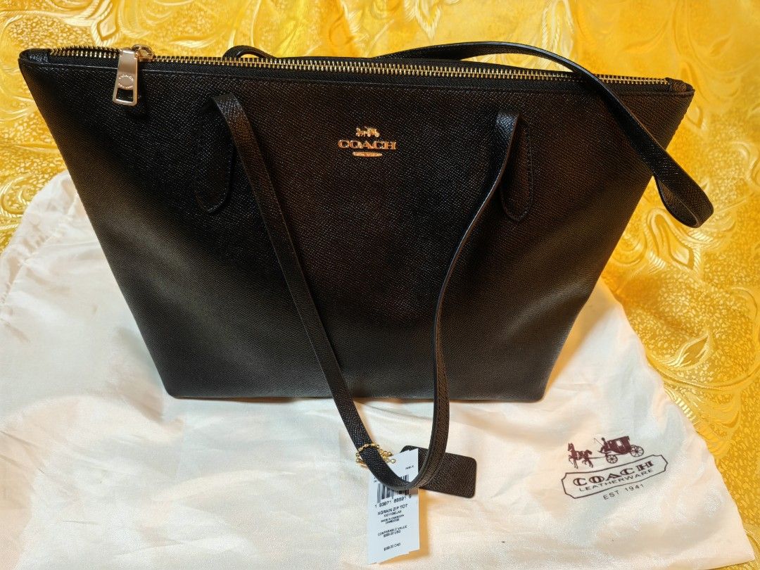 Coach shoulder bag (Category: Shoulder Bags) located in Dalaguete. Submitted by alloutlove (Listing ID 1445074765, Image 1). Description: Coach black brandnew original bag with tag & dust bag from canada also pasabuy on vacay friend, no more time to use it..