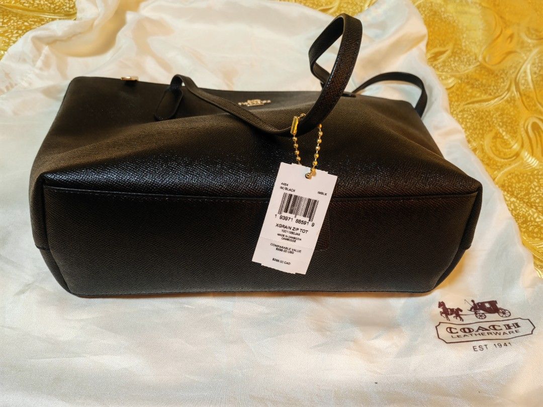 Coach shoulder bag (Category: Shoulder Bags) located in Dalaguete. Submitted by alloutlove (Listing ID 1445074765, Image 3). Description: Coach black brandnew original bag with tag & dust bag from canada also pasabuy on vacay friend, no more time to use it..