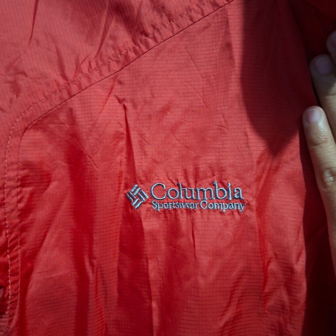 Columbia Wind Breaker (Category: Coats, Jackets and Outerwear) located in Cavite. Submitted by sofabinpink (Listing ID 1445105135, Image 3). Description: .