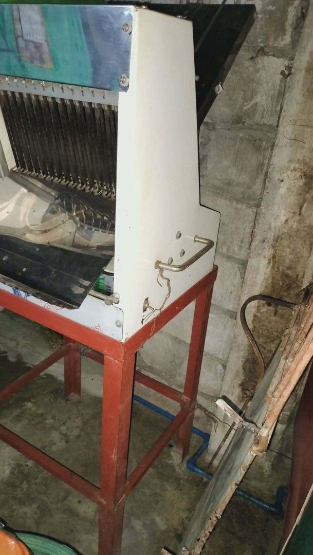 Commercial Bread Slicer and Dough Roller Machine (Category: Other Kitchen Appliances) located in Paranaque City. Submitted by iscoappare69052 (Listing ID 1445072809, Image 1). Description: - Heavy duty commercial bread slicer with stand - Includes green dough roller machine - Both units appear to be functional - Ideal for bakeries and food businesses - Selling as a set - Pick up only.