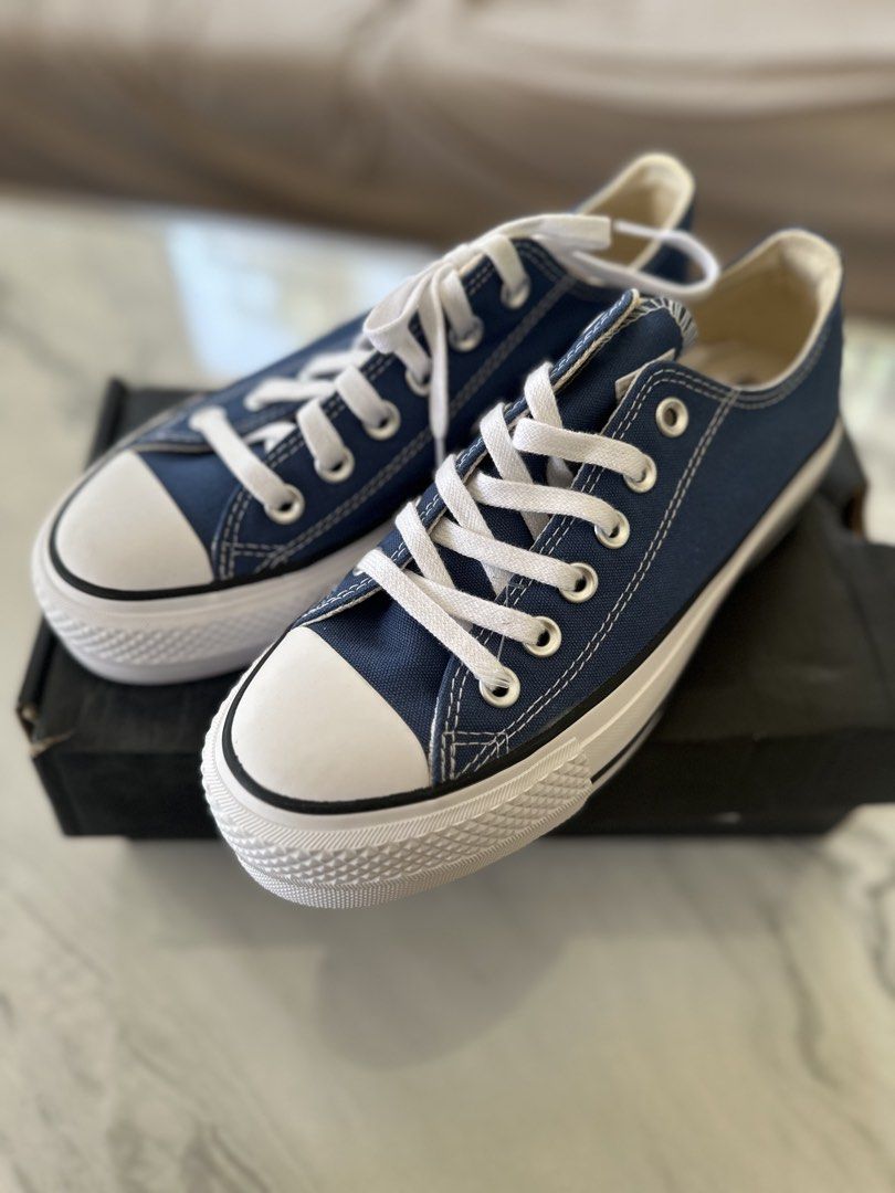Converse (Category: Sneakers) located in Bauang. Submitted by bamarn (Listing ID 1445056234, Image 3). Description: .