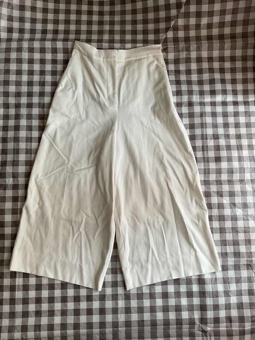 COS White Wide Leg Cropped Pants (Category: Other Bottoms) located in Manila. Submitted by frootjooce (Listing ID 1445080487, Image 1). Description: j&t or lalamove bpi or gcash.