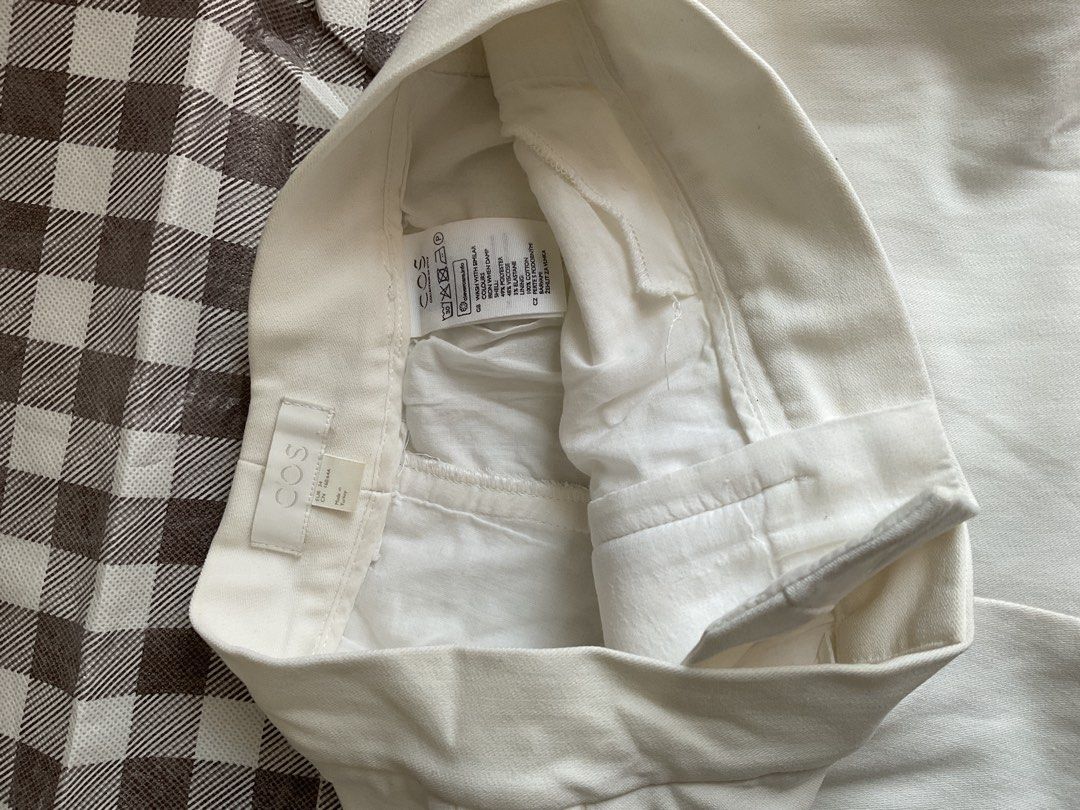 COS White Wide Leg Cropped Pants (Category: Other Bottoms) located in Manila. Submitted by frootjooce (Listing ID 1445080487, Image 2). Description: j&t or lalamove bpi or gcash.