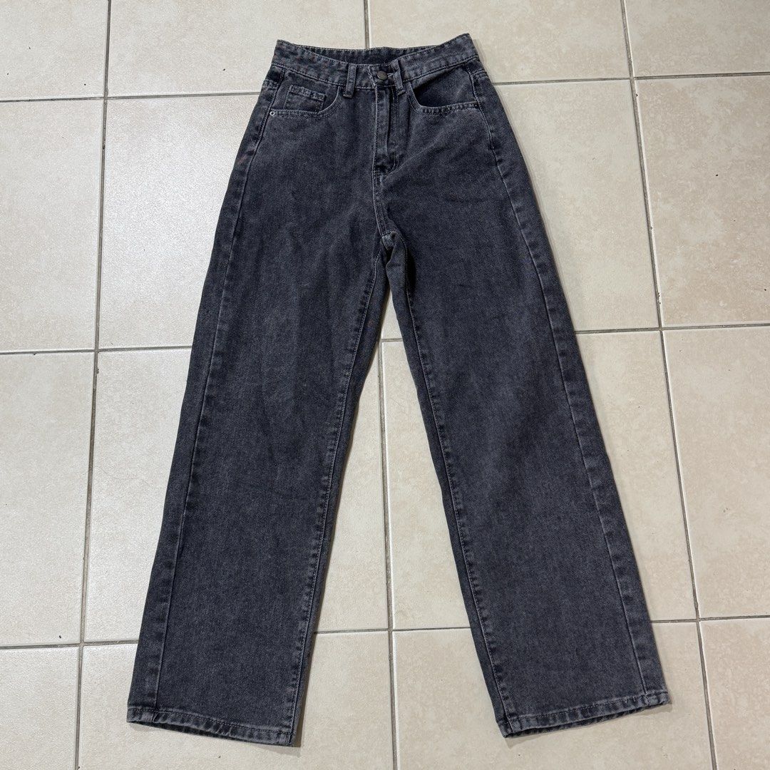 dazy dark gray boyfriend jeans (Category: Jeans) located in Pasig City. Submitted by lovedonceph (Listing ID 1445166250, Image 1). Description: price is fixed no when worn.