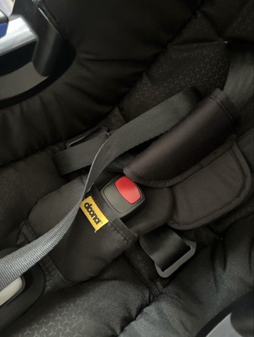 Doona Car Seat & Stroller (Nitro Black) (Category: Strollers) located in Cabanatuan. Submitted by krnlim (Listing ID 1445047272, Image 2). Description: - Doona Car Seat & Stroller Combo in Nitro Black - Effortless conversion from car seat to stroller in seconds - Ideal for travel and everyday outings - Lightweight and easy to transport.