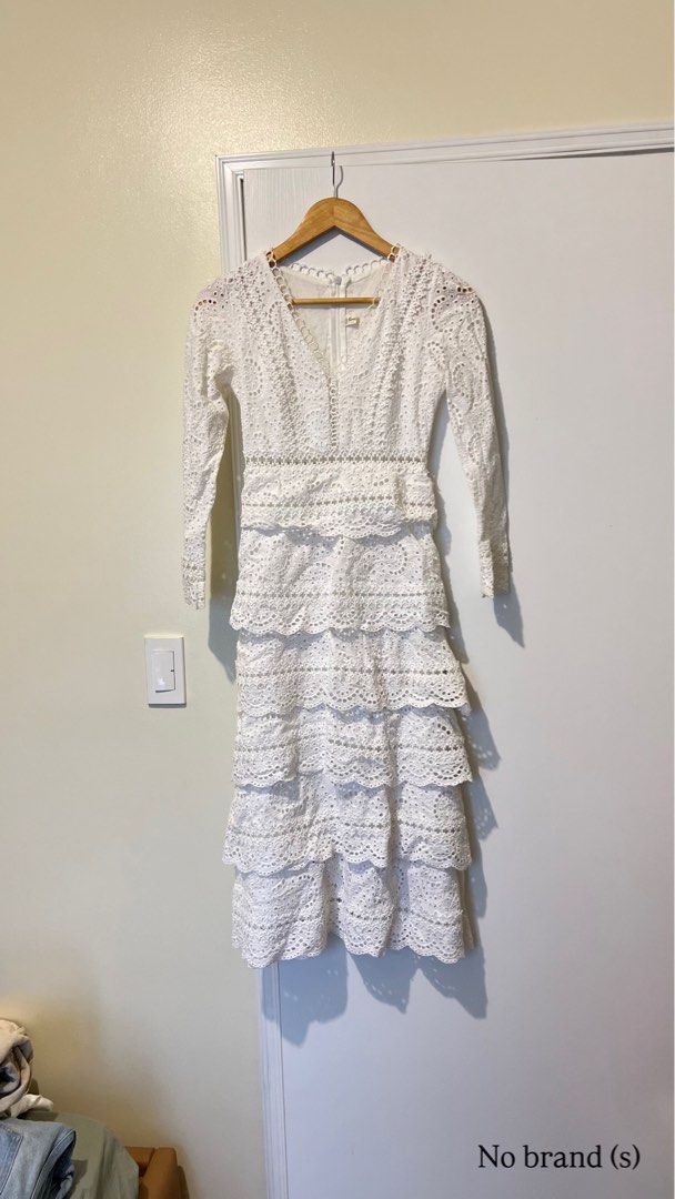 Elegant white lace dress (Category: Dresses) located in Pasay City. Submitted by cathyyy_ (Listing ID 1445224439, Image 2). Description: .