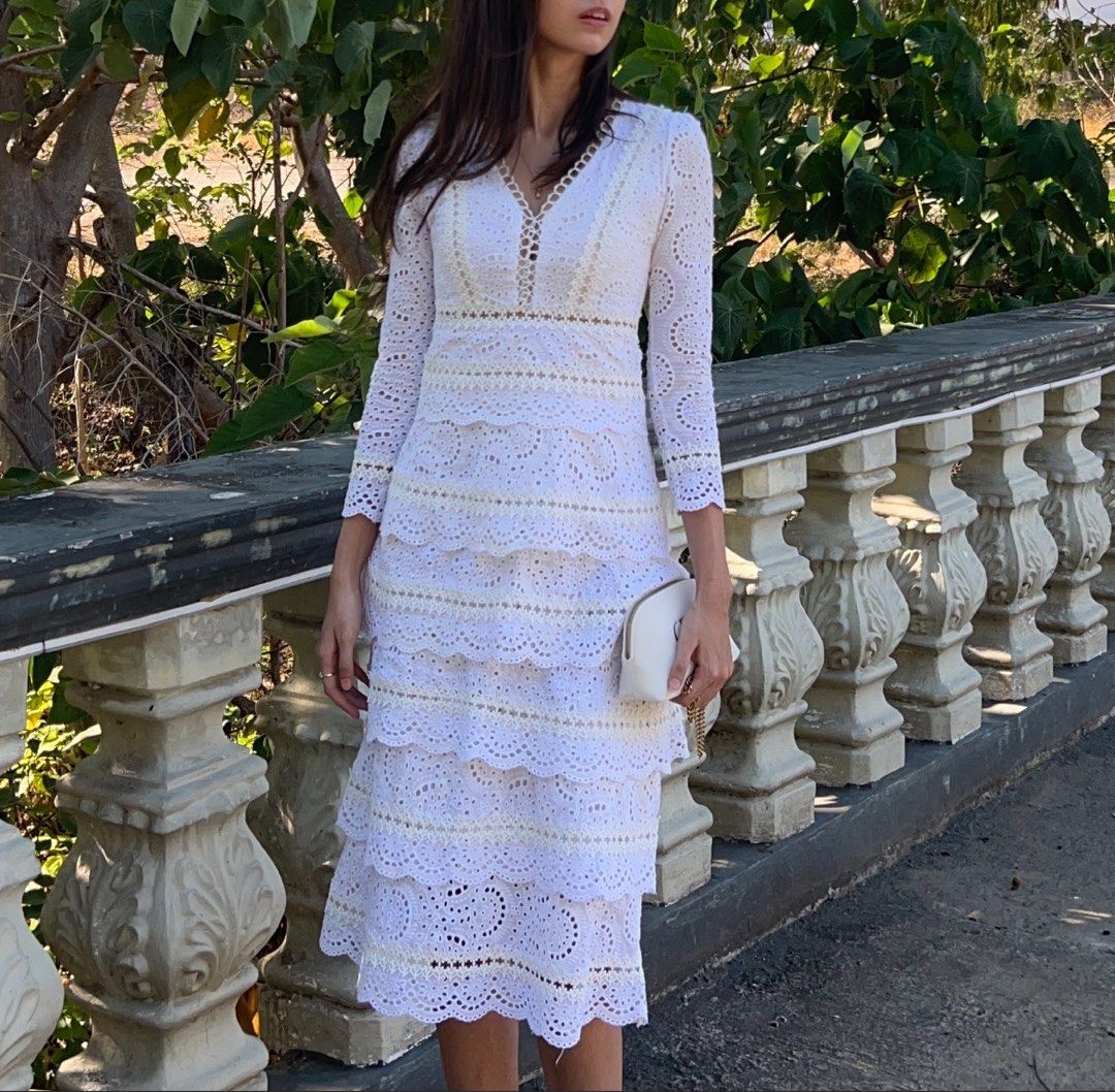 Elegant white lace dress (Category: Dresses) located in Pasay City. Submitted by cathyyy_ (Listing ID 1445224439, Image 3). Description: .