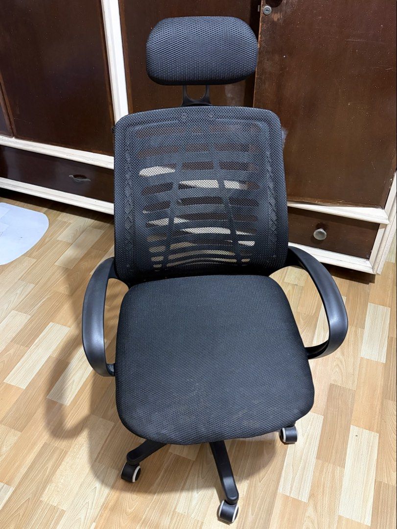 Ergonomic Mesh Office Chair with Headrest (Category: Office Furniture & Fixtures) located in Malabon City. Submitted by 1028zo (Listing ID 1445178847, Image 3). Description: - used with care - 25 cm max height, manage expectations - rfs: bought a new chair .