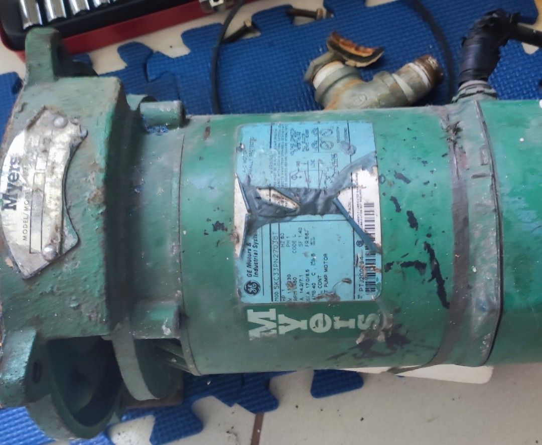 F.E. Myers & Bro. Water Pump Motor (Category: Construction Tools & Equipment) located in Cainta. Submitted by jdmr25 (Listing ID 1445197979, Image 1). Description: - Vintage F.E. Myers & Bro. water pump motor - Equipped with a GE Motors & Industrial Systems motor - Original green color with visible signs of wear - Rusty pipe fitting on top - Sold in its current condition (as is).
