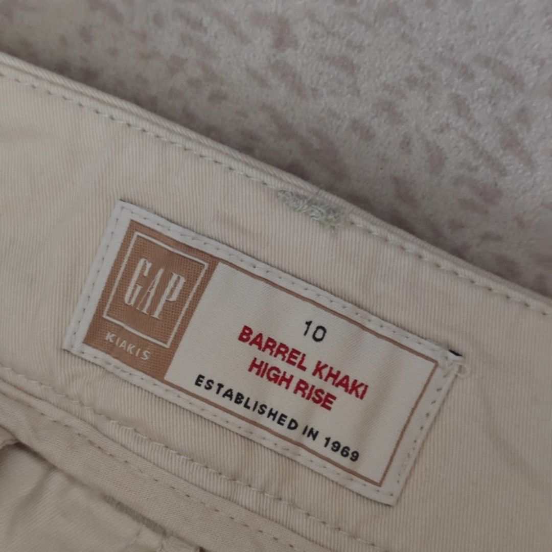GAP High Rise Khaki Barrel Pants (Category: Jeans) located in Tanay. Submitted by polothriftedit (Listing ID 1445110170, Image 3). Description: No issue Excellent condition Color rate: 10/10 YKK zipper No loose stitches, no distressing dimes: waist: 32" total length: 40.25" inseam: 28" thigh: 13.5" hem: 10" [ pwede tumawad kahit walang kasalanan ] no return, no exchange, no refund.