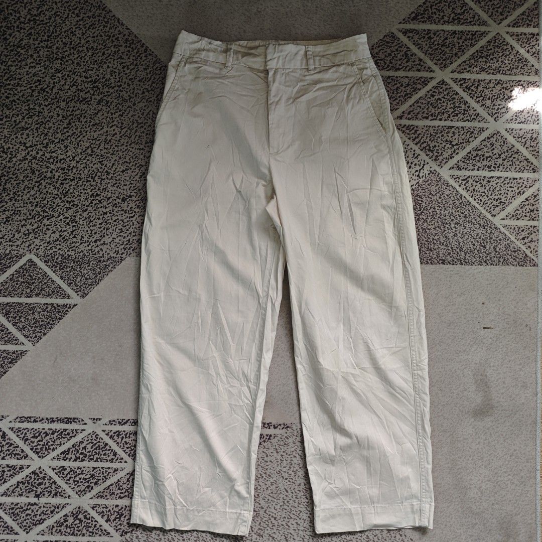 GAP High Rise Khaki Barrel Pants (Category: Jeans) located in Tanay. Submitted by polothriftedit (Listing ID 1445110170, Image 1). Description: No issue Excellent condition Color rate: 10/10 YKK zipper No loose stitches, no distressing dimes: waist: 32" total length: 40.25" inseam: 28" thigh: 13.5" hem: 10" [ pwede tumawad kahit walang kasalanan ] no return, no exchange, no refund.