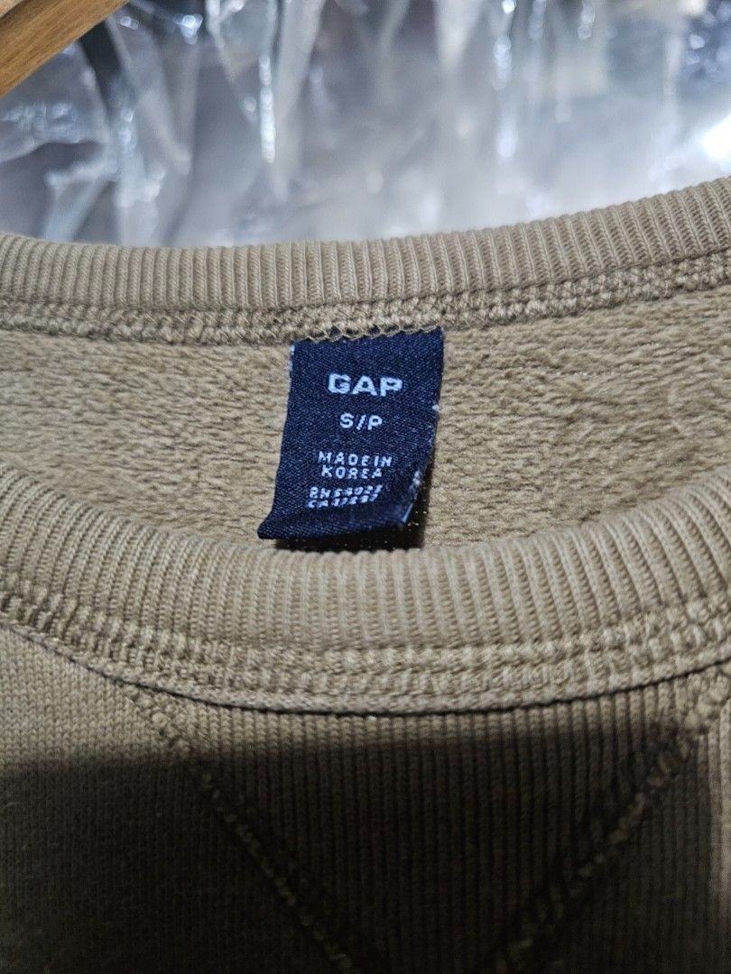 GAP Plain Brown Sweatshirt (Category: Coats, Jackets and Outerwear) located in Las Pinas. Submitted by noblethreads (Listing ID 1445165512, Image 2). Description: GAP Plain Brown Sweatshirt Size: Small on tag Dimensions: 23x26 250+sf.