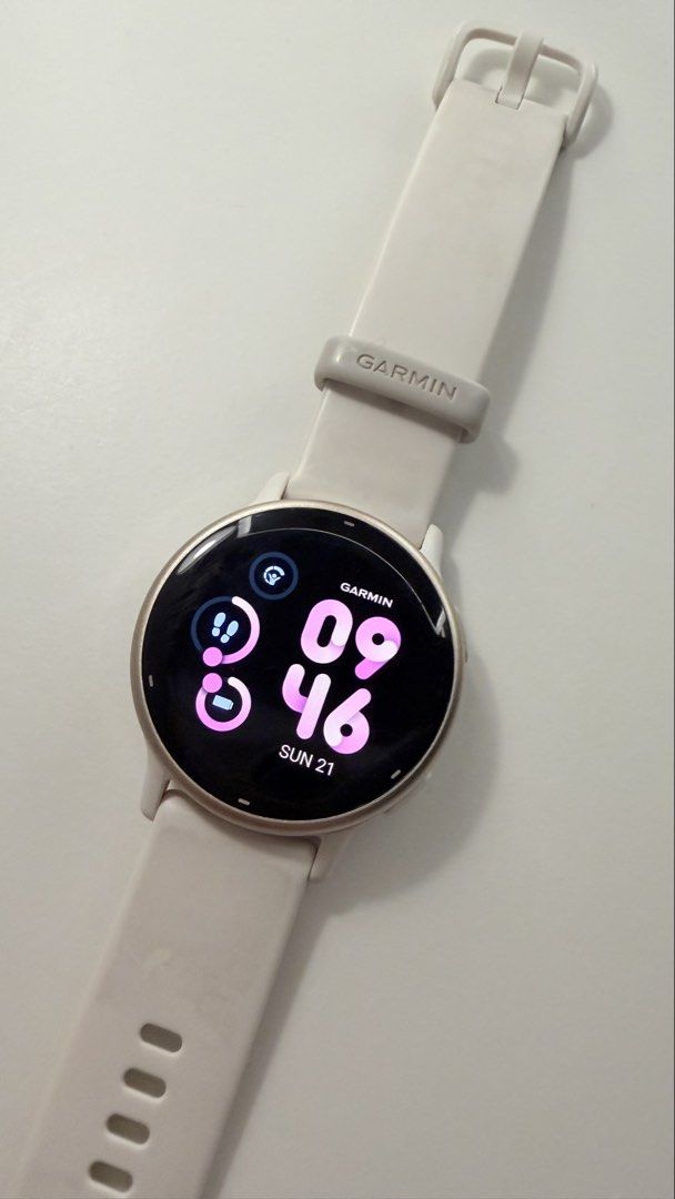 Garmin Vivoactive 5 (Category: Wearables & Smart Watches) located in Cavite. Submitted by psycheoldnewstuff (Listing ID 1445188197, Image 3). Description: Check photos for signs of usage Bought last year: December 2025 Other than that, watch is still working well Inclusion: charger RFS: upgrading.