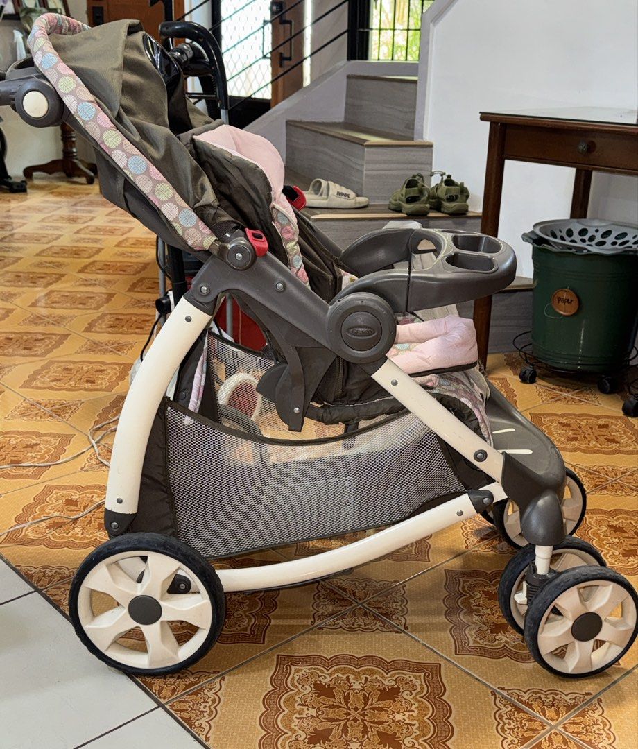Graco Stroller & Car Seat Bundle (Category: Strollers) located in Muntinlupa City. Submitted by readthedetails (Listing ID 1445087995, Image 1). Description: - Graco stroller in brown and pink - Features a stylish patterned seat and canopy - Includes a convenient parent tray with two cup holders - Large storage basket for all your essentials - Sturdy wheels for smooth and easy maneuverability - Ideal for walks, errands, and everyday use Pick up f