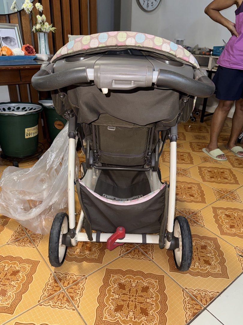 Graco Stroller & Car Seat Bundle (Category: Strollers) located in Muntinlupa City. Submitted by readthedetails (Listing ID 1445087995, Image 3). Description: - Graco stroller in brown and pink - Features a stylish patterned seat and canopy - Includes a convenient parent tray with two cup holders - Large storage basket for all your essentials - Sturdy wheels for smooth and easy maneuverability - Ideal for walks, errands, and everyday use Pick up f