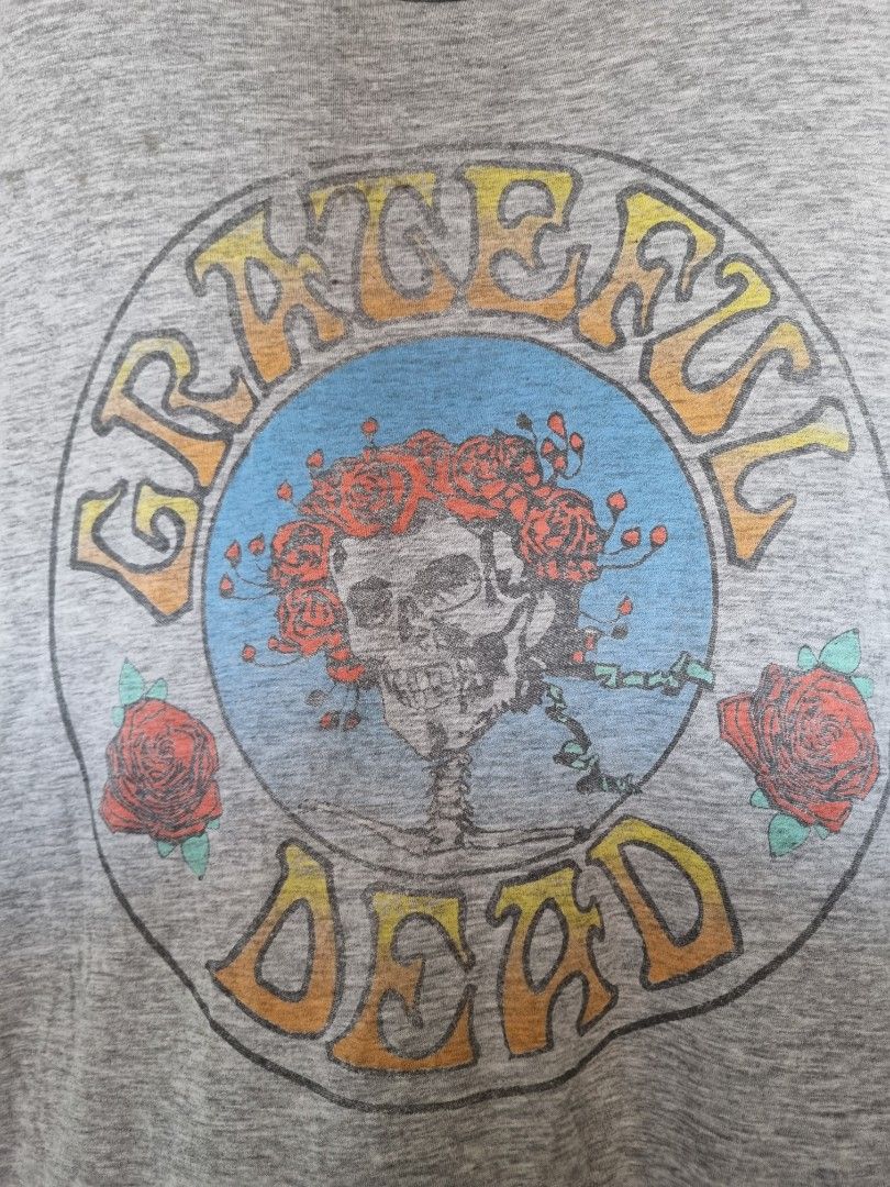Grateful Dead Skull Roses T-Shirt (Category: Tshirts & Polo Shirts ) located in Manila. Submitted by solotrifting (Listing ID 1445095733, Image 2). Description: - Classic Grateful Dead Skull and Roses graphic - Comfortable grey t-shirt - Made from a cotton and viscose blend - Tag size: L - Perfect for Grateful Dead fans.