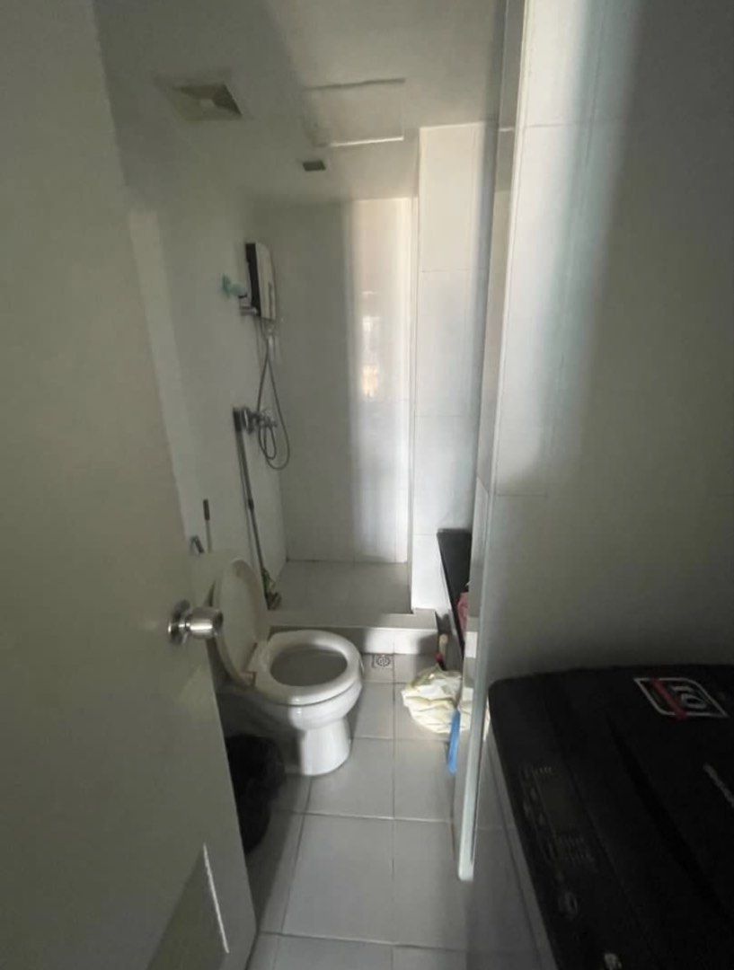 Greenbelt Studio 39sqm 5Million (Category: Apartments & Condos) located in Manila. Submitted by remaxone (Listing ID 1445046553, Image 3). Description: Greenbelt chancellor Walking distance 3-5mins to greenbelt mall Studio with balcony 39sqm 5Million Gross Contact us for viewing.