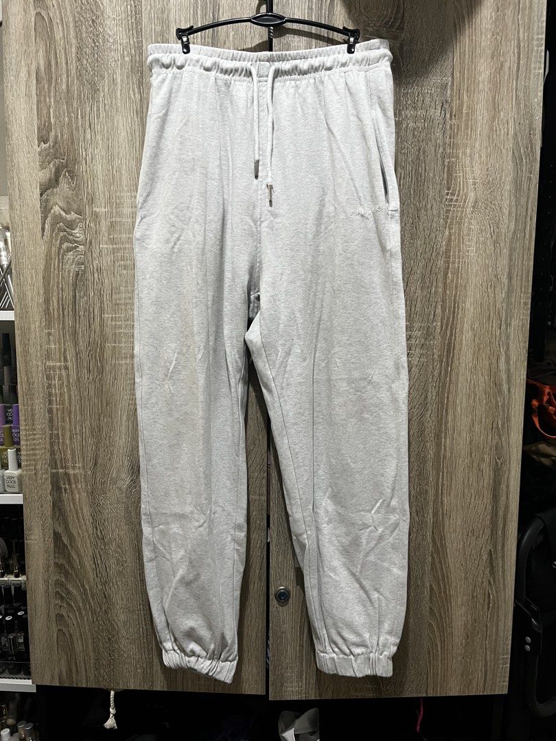 Grey Sweatpants Joggers (Category: Joggers) located in Manila. Submitted by buyingrandomthings (Listing ID 1445160071, Image 1). Description: - Random Grey sweatpants - Tiny stain, not noticeable when worn - 2 front pockets - very comfy.