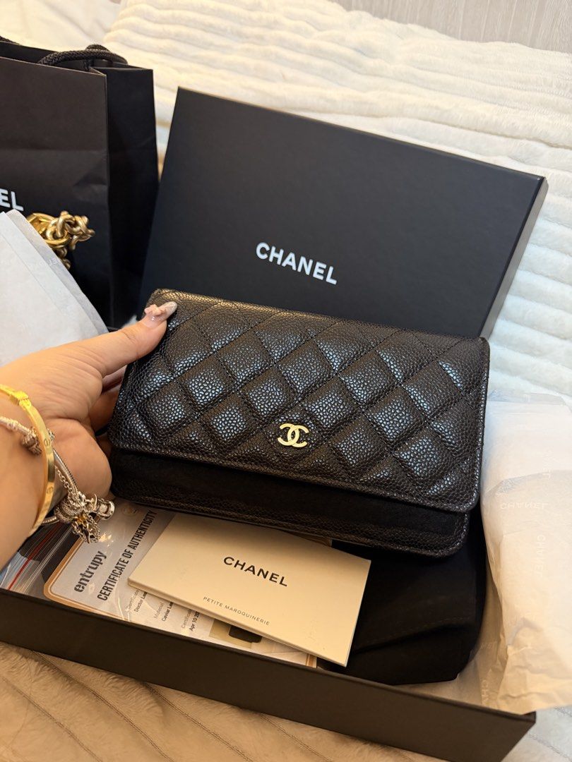 Guaranteed authentic Chanel Woc in caviar leather microchipped (Category: Luxury Bags & Wallets) located in San Juan City. Submitted by akimadison.ph (Listing ID 1445085532, Image 2). Description: Guaranteed authentic Chanel Woc in caviar leather microchipped Comes with box, dustbag, booklet, ribbon and entrupy! Such a steal price!.