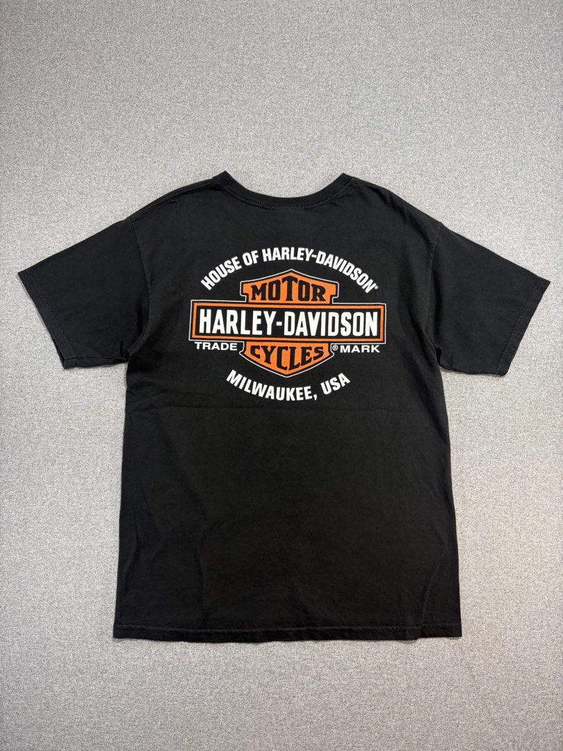 Harley-Davidson Bar & Shield Graphic T-shirt (Category: Tshirts & Polo Shirts ) located in Talisay. Submitted by bugzham (Listing ID 1445192588, Image 2). Description: 🇺🇸 Authentic US thrift find. Quality preloved pants in good condition. Actual measurements are provided in the photos for accurate sizing. Please review all photos carefully before purchasing. Feel free to message us for additional details. Thank you for supporting our small busi