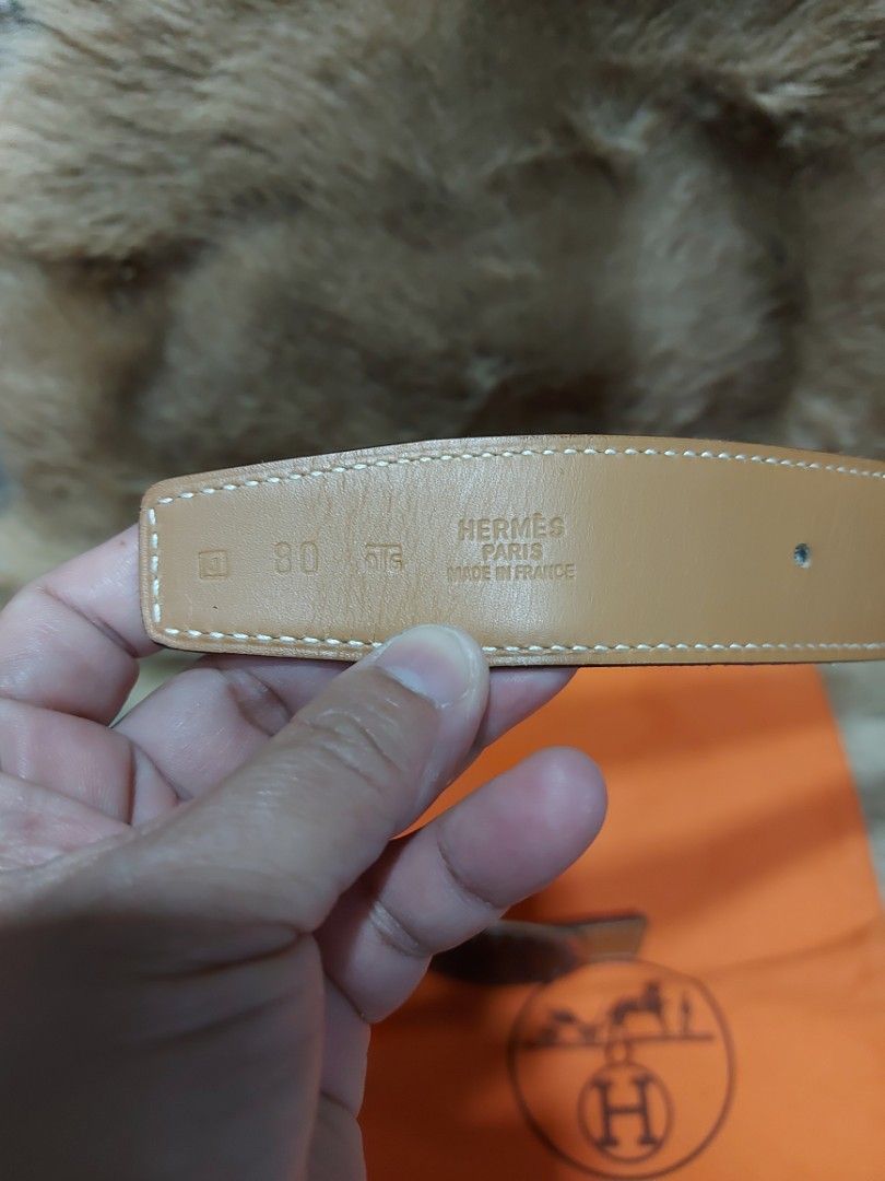 Hermes evelyn oval reversible leather belt (Category: Belts) located in Quezon City. Submitted by threetwotwo2ndaccount (Listing ID 1445053148, Image 3). Description: Hermes evelyn oval reversible leather belt color: white/orange size: 80cm-30inches issue: need lng ng polish ng buckle bawal sa maselan bawal sa barat.