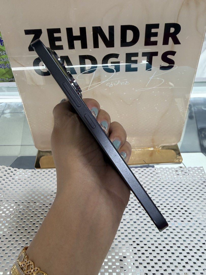 HONOR 400 12/512GB OPENLINE (Category: Huawei) located in San Juan City. Submitted by desireebayal96 (Listing ID 1445232395, Image 2). Description: HONOR 400 * 12/512GB * OPENLINE * DUAL SIM * 200MP * 5300mAh * 120Hz * SNAPDRAGON 7 GEN 3 * 98% SMOOTH * NO AMOLED BURN * NO ISSUE * NO HISTORY OF REPAIR * UNIT ONLY OPEN FOR COD SAME DAY DELIVERY PLUS SHIPPING FEE MESSAGE ME DIRECTLY FOR MORE INFO Store located📍2nd floor Vmall Greenhills Shopping Ce