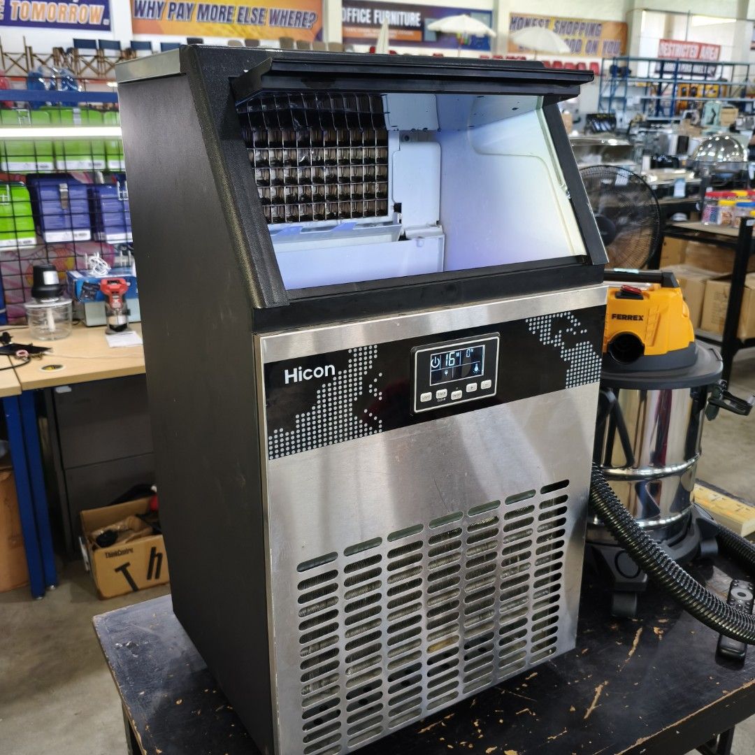 Ice maker (Category: Coffee Machines & Makers) located in Manila. Submitted by red_finders (Listing ID 1445111085, Image 1). Description: heavy duty.
