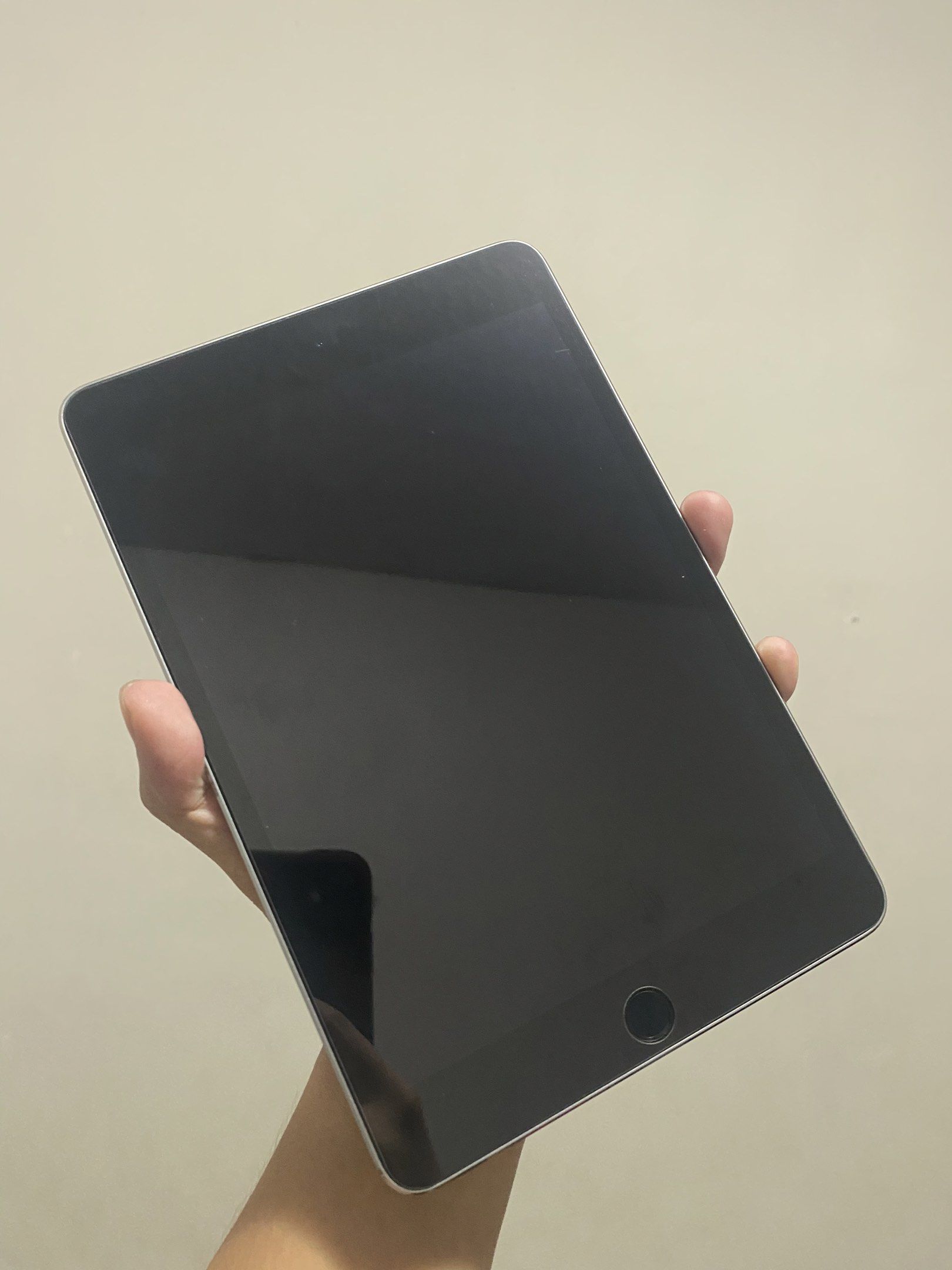 Ipad Mini 4 128gb (Category: iPad) located in San Rafael. Submitted by kuyabribri (Listing ID 1445193776, Image 1). Description: Ipad Mini 4 - 128gb - open apple id - 10/10 condition - with charger and original box - mic not working (fixable) working pag earphones yung mic - speaker no problem - free armor case.