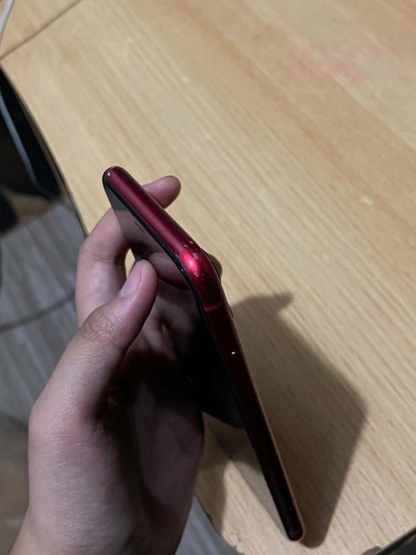 iPhone 11 64gb (Category: iPhone 11 Series) located in Quezon City. Submitted by mssaiira (Listing ID 1445169280, Image 3). Description: iPhone 11 64gb globelocked -unit and case only -ISSUE: di na nagbubukas motherboard/cpu daw issue. kayo na mag paayos -all orig parts wala pa napalitan -naka log in pa apple id ko -QC AREA.