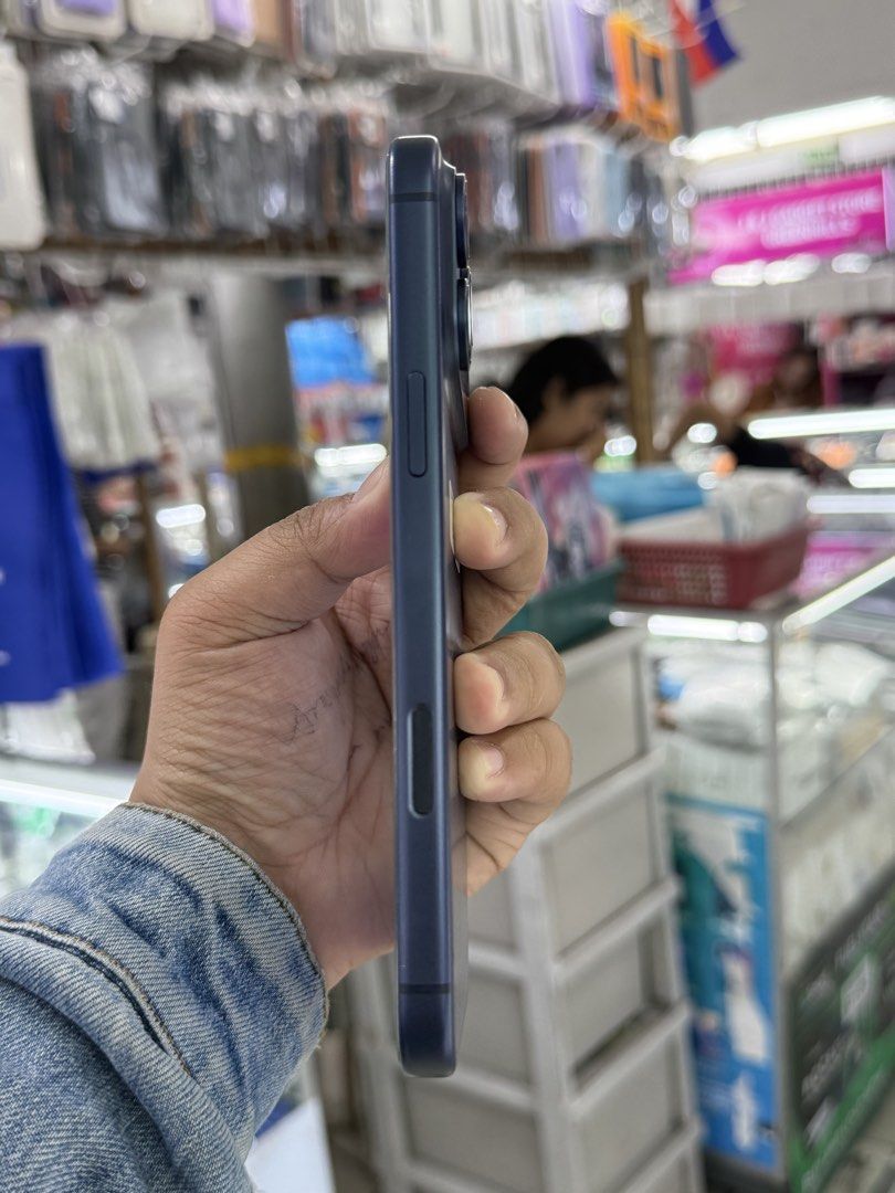 iPhone 17 Pro Max 256GB Factory Unlock No Issue Secondhand (ESIM) (Category: iPhone 17 Series) located in Pasig City. Submitted by FarAndRayShop (Listing ID 1445210842, Image 2). Description: OPEN FOR SWAP/SELLING/BUYING (RFS: Buy and Sell) Price: 67,499 iPhone 17 Pro Max 256GB •FACTORY UNLOCK (esim) •NO HIDDEN ISSUES •TEST TO SAWA •Authentic Phone Physical store in Greenhills Shopping Center XD-07 Stall Number Look For Rayray Or Anika NO CASH IN