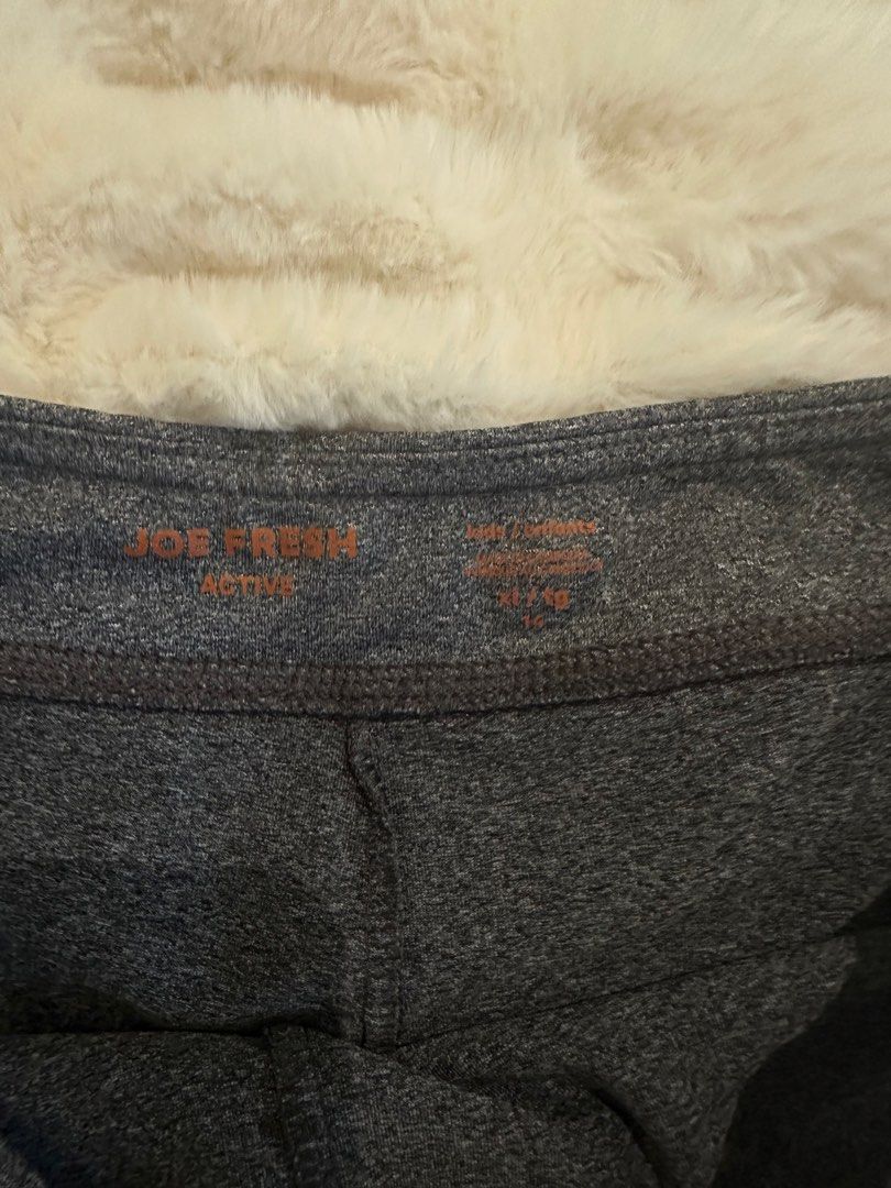 Joe Fresh Active Grey Skort Size XL/TG (Category: Skirts) located in Manila. Submitted by alemanysof97766 (Listing ID 1445140807, Image 2). Description: 13-14 Yrs but fits XS-S - Joe Fresh Active grey skort - Ideal for sports or casual wear - Comfortable fabric - Features an elastic waistband.