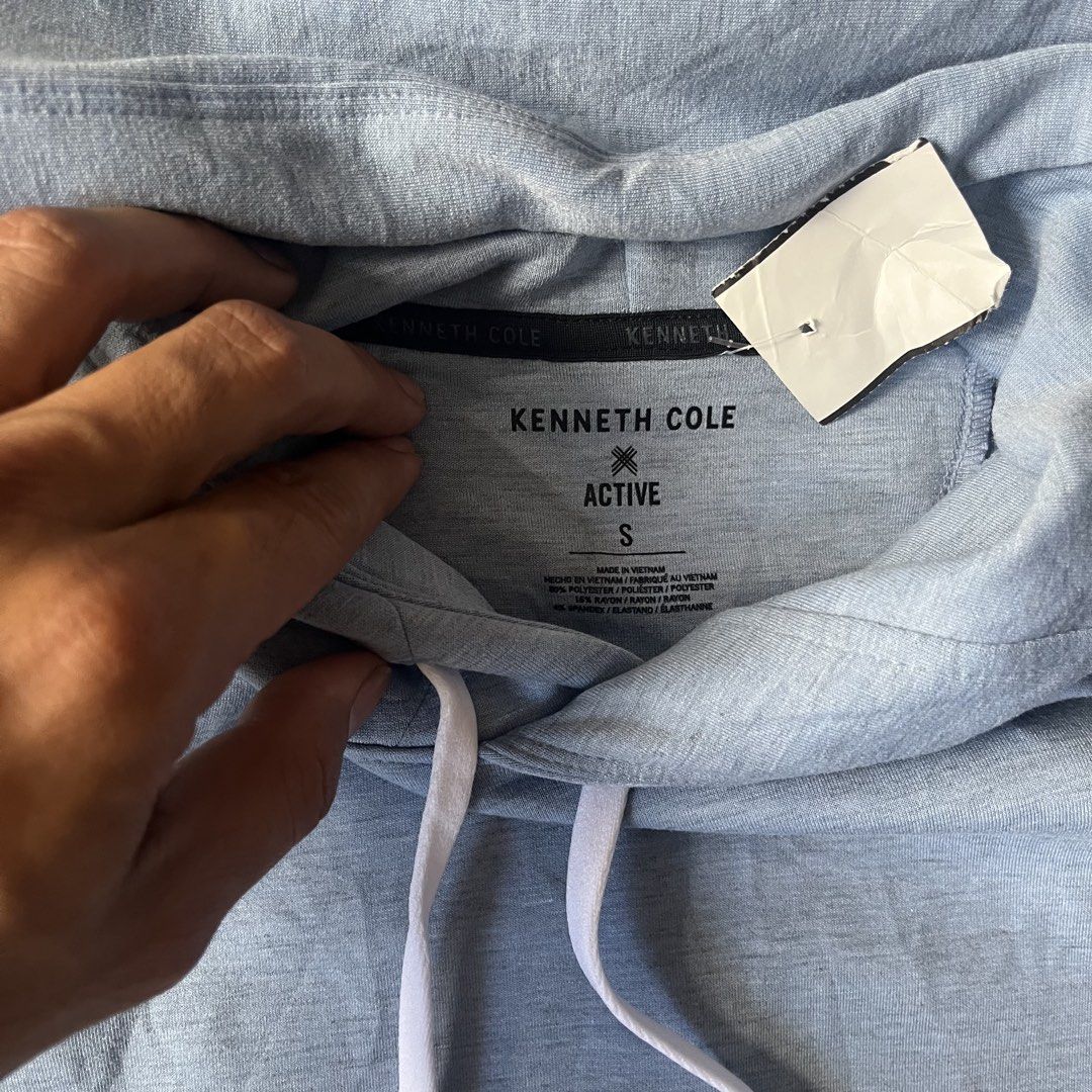 Kenneth Cole Active Light Blue Hoodie Size S (Category: Coats, Jackets and Outerwear) located in Imus. Submitted by thriftsportph (Listing ID 1445072615, Image 2). Description: Kenneth Cole Performance Hooded Sweater Size on Tag: Mens Small Dimension: Length 26” Width 20” ₱480 📍 Imus City, Cavite 🚚 Ship thru: J&T Express Thrift Sports PH is not affiliated or associated with any of the brands featured. All trademarks and copyrights are reserved 