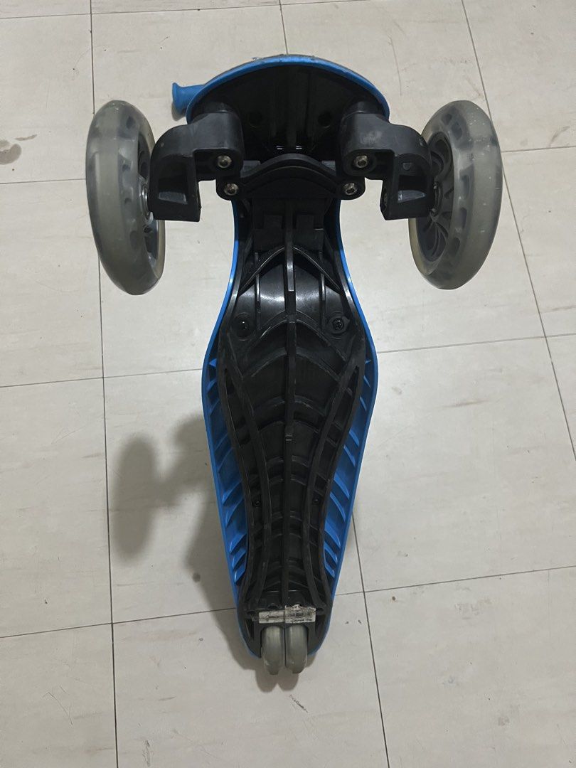 Kids' 3-Wheel Blue Scooter (Category: Skates, Rollerblades & Scooters) located in Manila. Submitted by ijey_may (Listing ID 1445218418, Image 2). Description: - Blue 3-wheel scooter for kids - Easy to steer and very stable - Adjustable handlebars for growing riders - Wheels are slightly worn but roll smoothly - Great for outdoor adventures and active play - Ready for its next rider!.