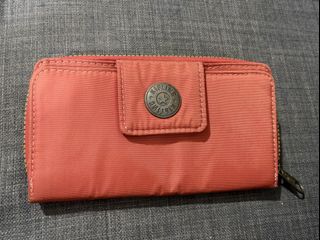 (Category: ) located in . Submitted by thriftwithl (Listing ID 1445088906, Image 1). Description: .