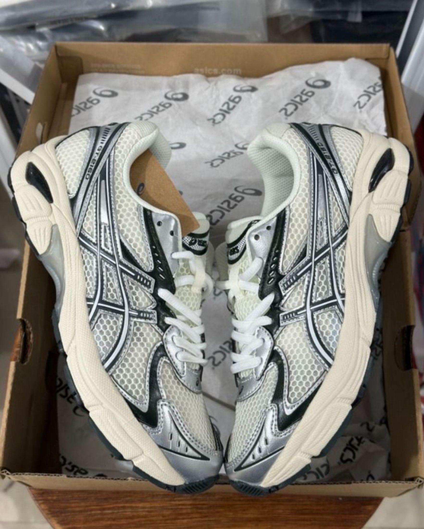 KITH x Asics GT-2160 Fabric Running Shoes 's Grey (Category: Sneakers) located in Singapore. Submitted by nefierceshark (Listing ID 1445069613, Image 2). Description: 🏷️ Item Description Brand: Asics Model: KITH x Asics GT-2160 Fabric Running Shoes 's Grey Status: Brand New, unused 📮 Delivery Process • ~3 days after order: photos sent to confirm • Confirmed? Ships via J&T or Ninja Van (free) • Tracking provided, I update regularly • Pay on deli