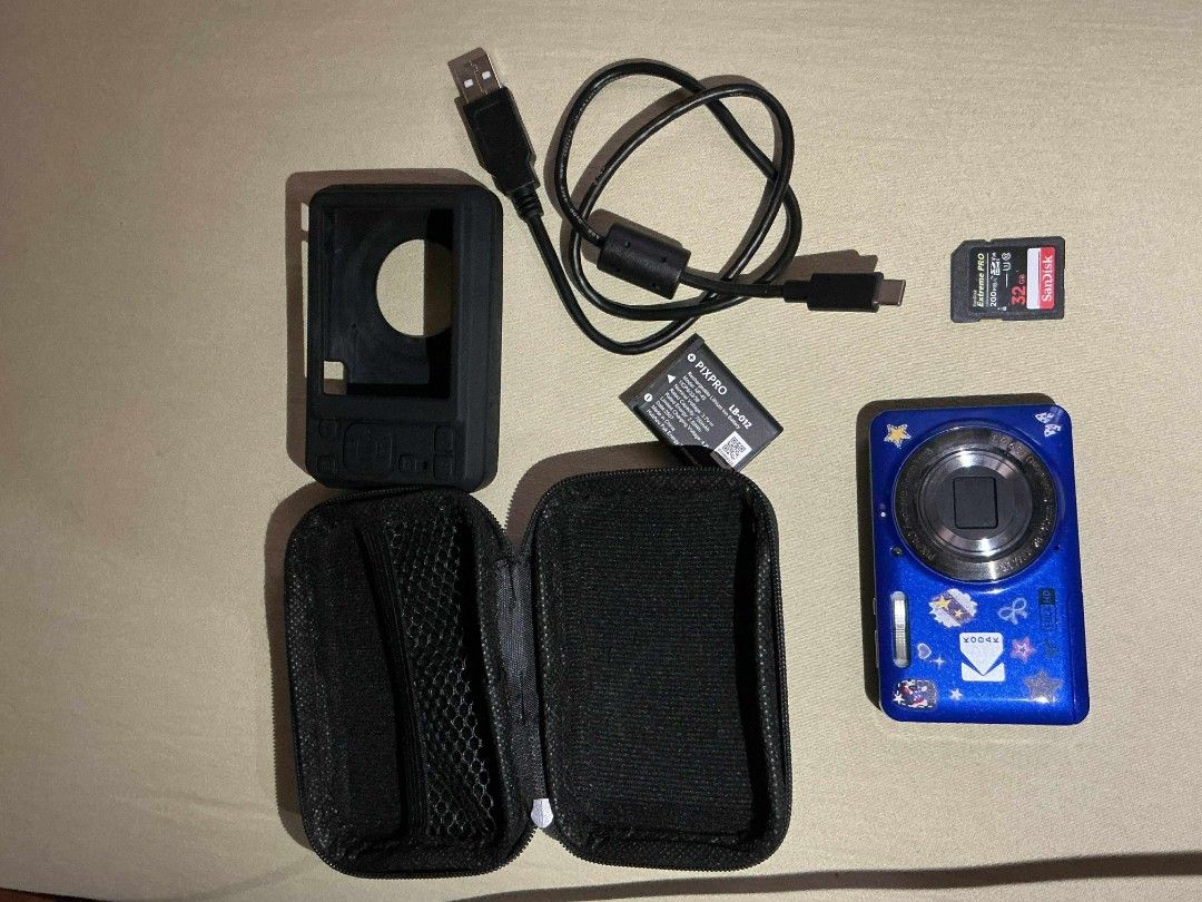 Kodak Pixpro Fz55 (Blue) (Category: Cameras) located in Manila. Submitted by j_ella (Listing ID 1445071823, Image 1). Description: Kodak FZ55 Digital Camera – Like New Selling my Kodak FZ55 digital camera, purchased in December 2025. It has been well taken care of and is in excellent condition. Perfect for everyday photography, travel, and capturing memories with that classic digital camera look. 📸 Details: Model: Kodak FZ55 Purchased: December 