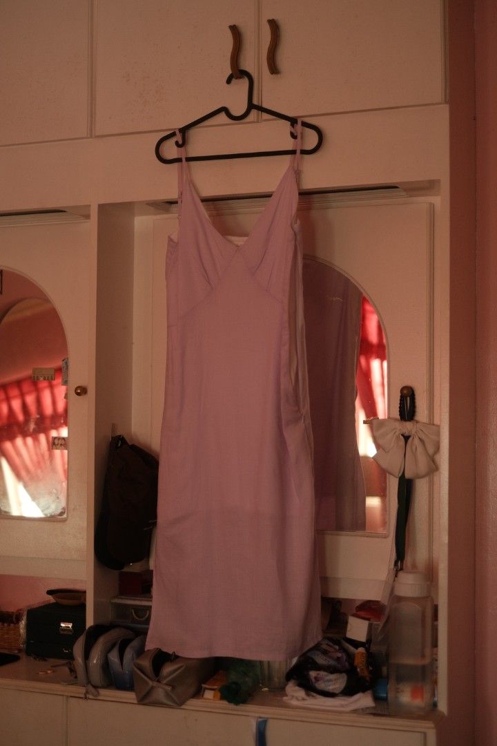 Take all: La Oceann Midi Dress (2) (Category: Dresses) located in Quezon City. Submitted by quirkfox77 (Listing ID 1445060653, Image 3). Description: - Brand: La Oceania Jaisalmer Midi in Ivory and Lavender - Material: Linen - Size: Medium (M) - Style: Simple, flowy - Occasion: Casual wear, beach days - Features: Easy to style - Condition: Like new Bought for 3k each, total of 6k RFS: Too many clothes.