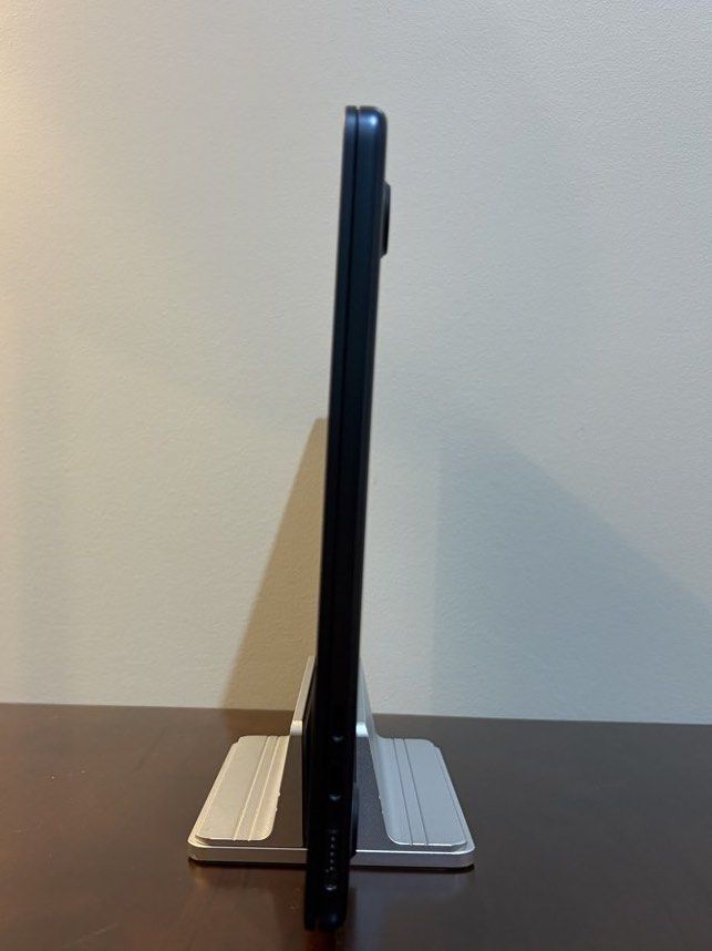 Laptop Stand (Category: Laptop Bags & Sleeves) located in Makati City. Submitted by benigls (Listing ID 1445179214, Image 2). Description: - Vertical Laptop Stand - Adjustable width can match most types of laptop or notebooks’s thickness varying from 0.55in / 14mm to 2.71in / 69mm - Material: Aluminum.