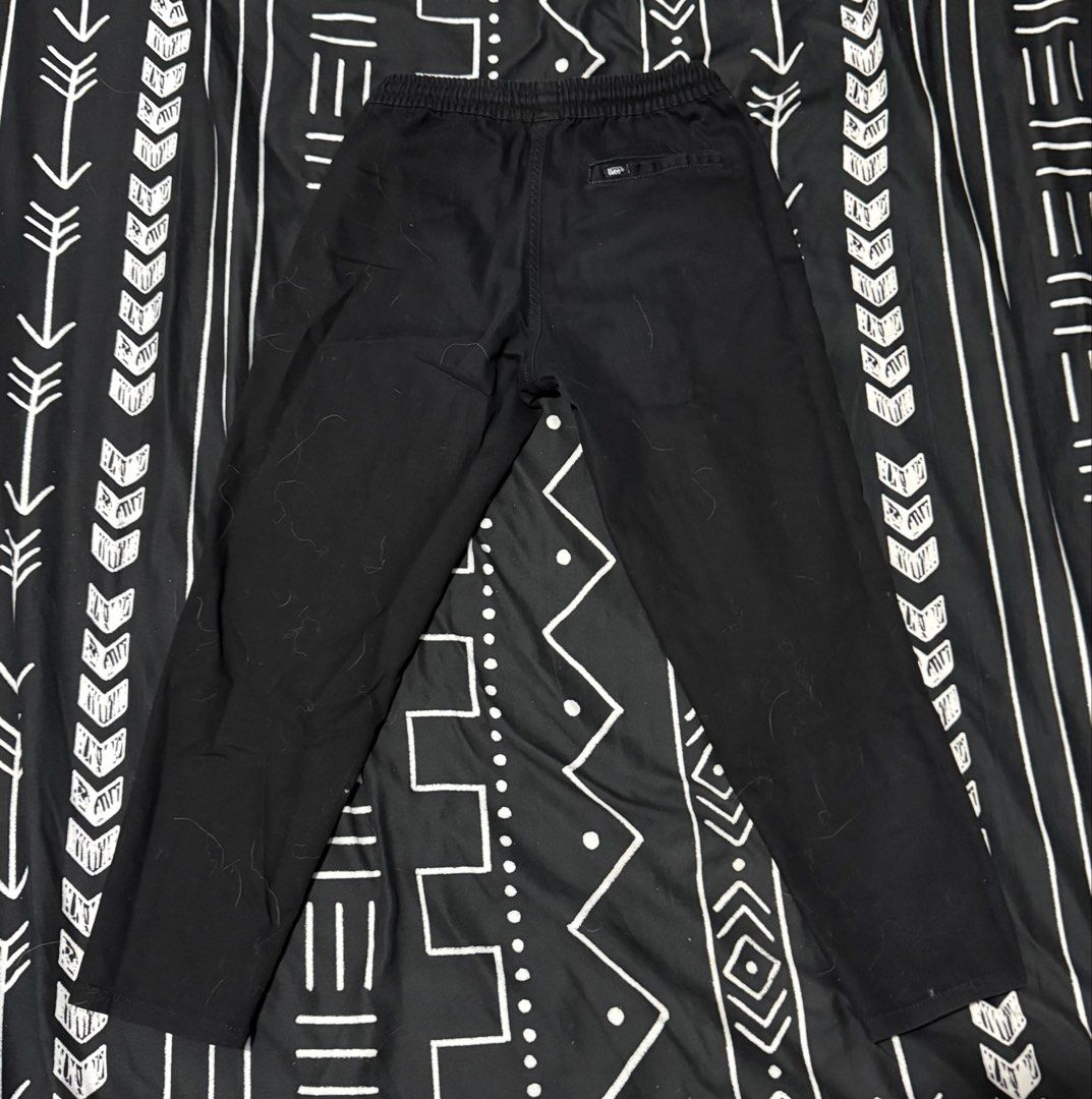 Lee Black Elastic Waist Pants (Category: Joggers) located in Manila. Submitted by aryxbugarin (Listing ID 1445218809, Image 2). Description: .
